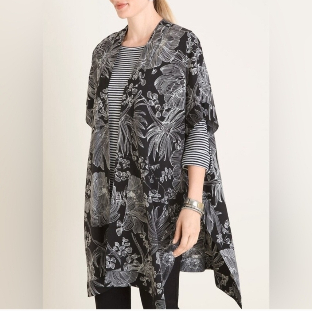 Chicos Black And White Floral Ruana Wrap Size Small / Medium
